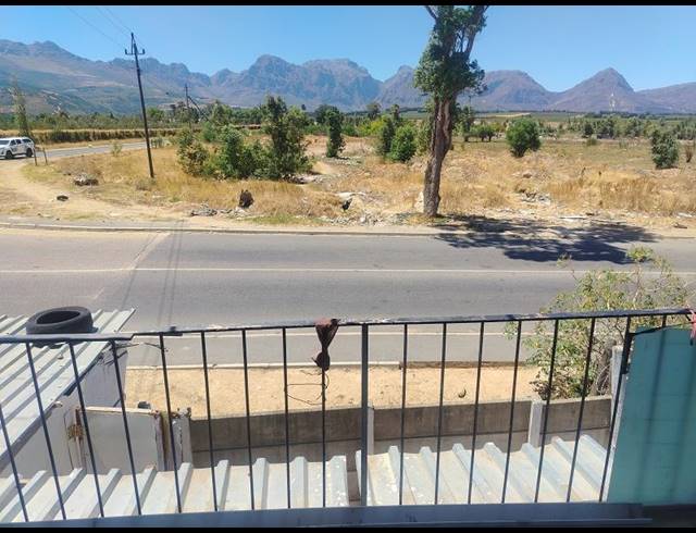 3 BEDROOM HOUSE FOR SALE IN GROENHEUWEL